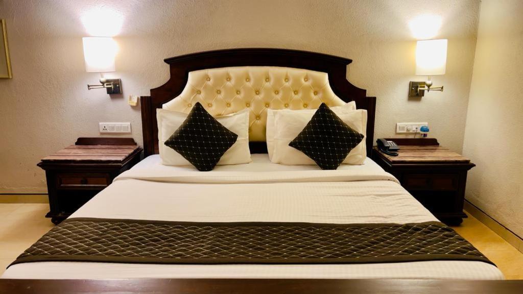 Hotel Le Cypress Bareilly Exterior foto